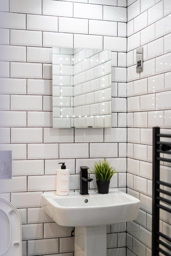 Cheerful 2 Bedroom Homely Apartment, Sleeps 6 Guest Comfy, 3X Double Bed, Parking, Free Wifi, Suitable For Business, Leisure Guest,Glasgow, Glasgow West End, Near City Centre Екстер'єр фото